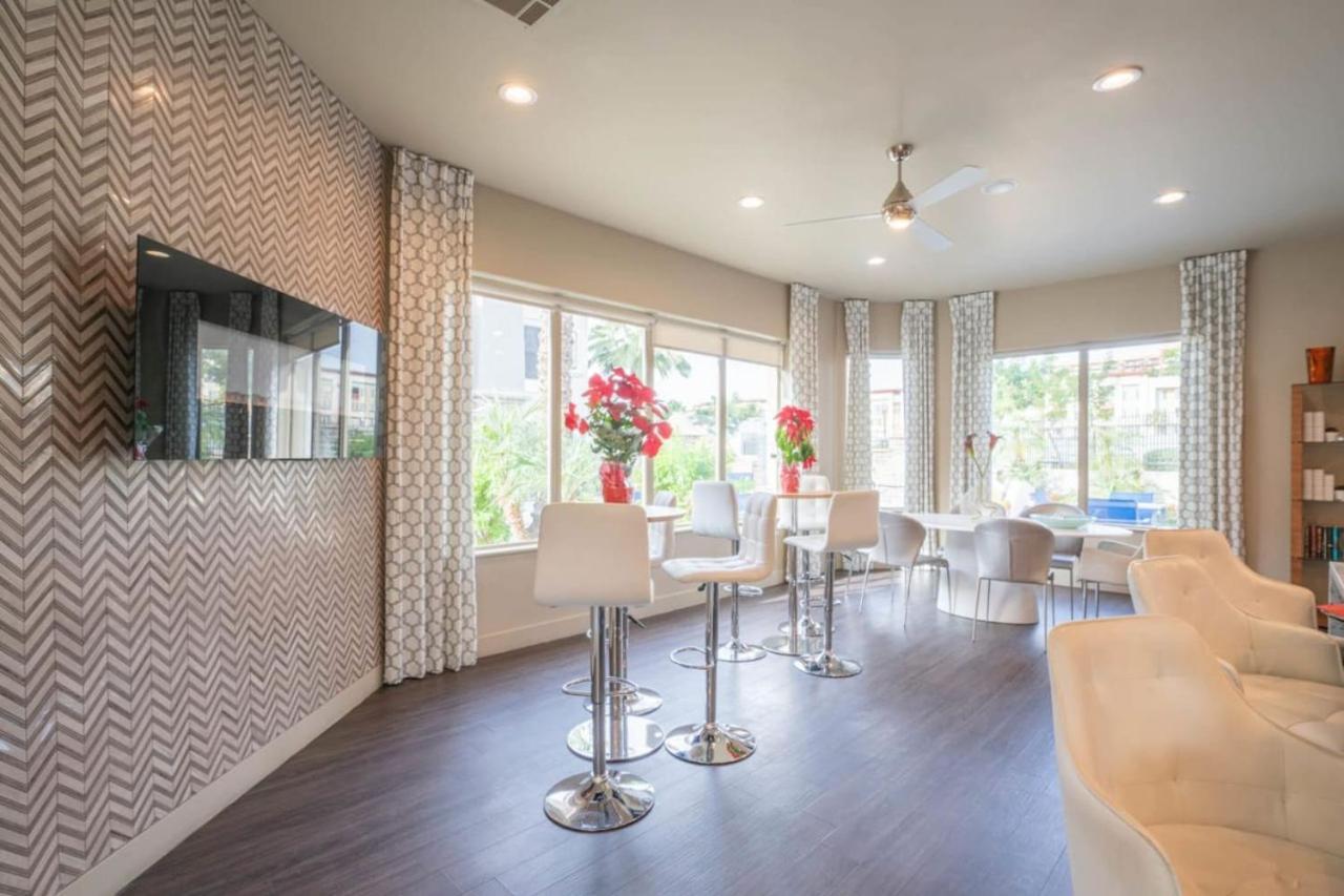 Posh 2Bd - Midtown - Gym, Pool, W-D, Parking - Sleeps 8 Apartment Phoenix Ngoại thất bức ảnh